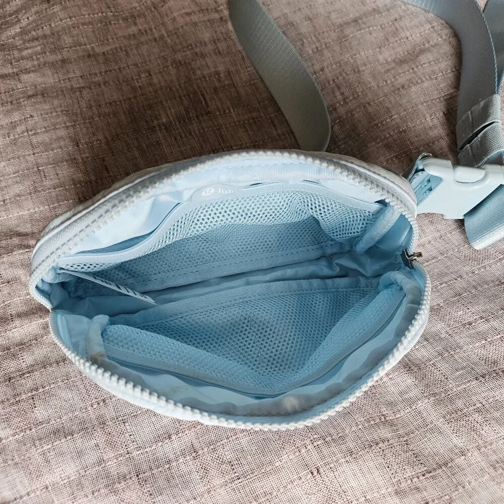 NEW! Lululemon Everywhere Belt Bag, 1L, Windmill - Picture 3 of 8